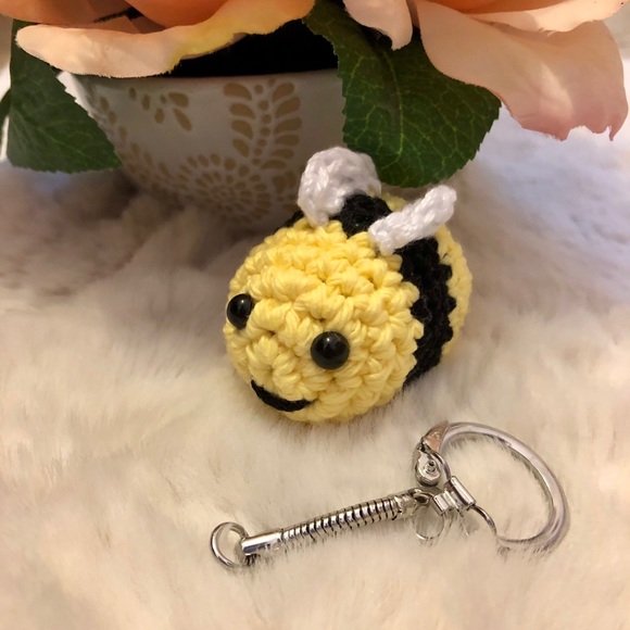 Crochet Bee Amigurumi-with/without keychain - Picture 6 of 10